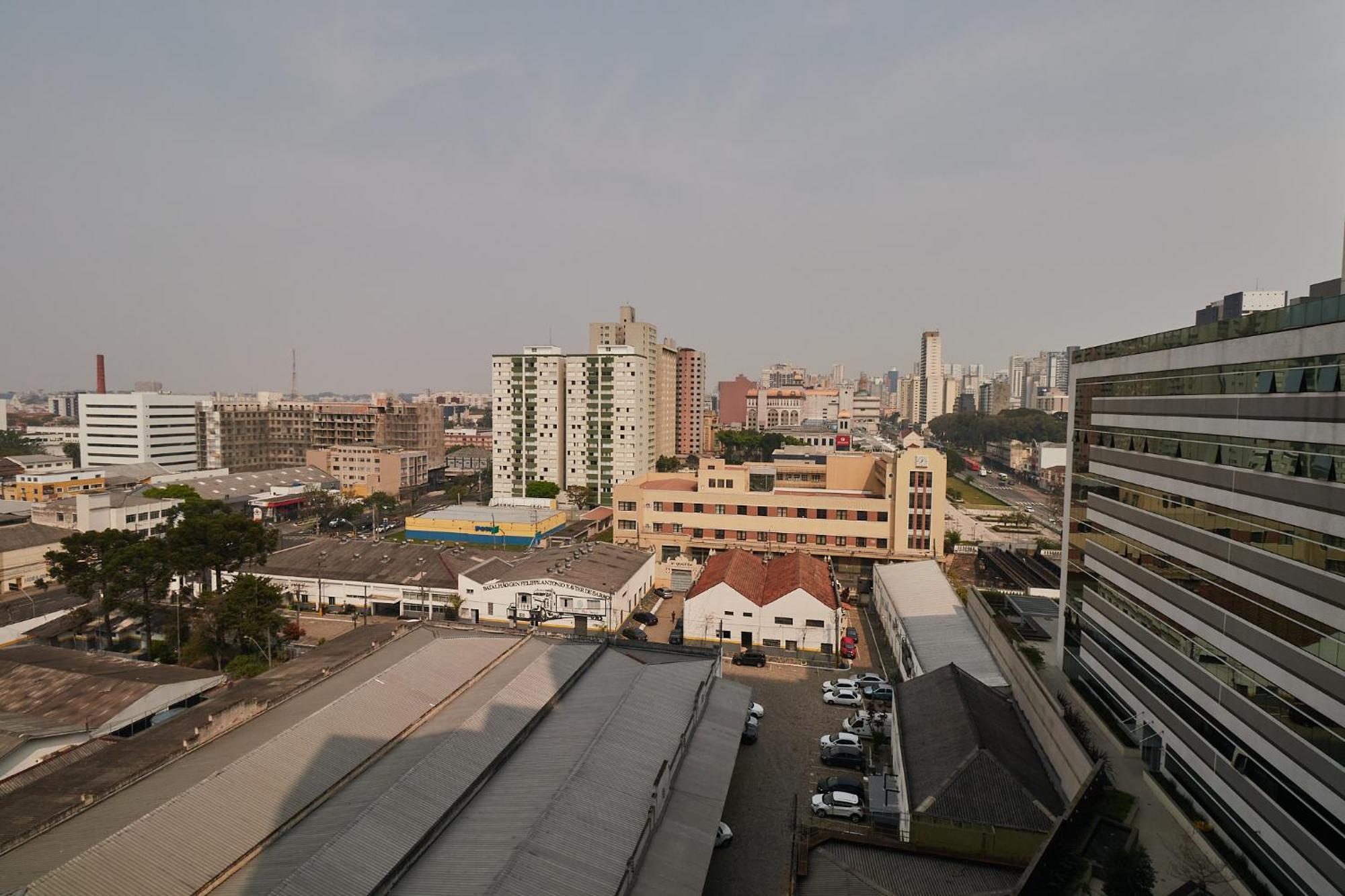 Estudio Aconchegante No Centro De Curitiba - Ar Condicio E Localizacao Perfeita! Eksteriør billede